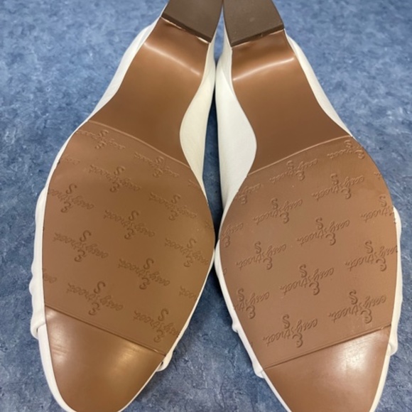 NEW Easy Street Super Flex White Heels Pumps - Picture 6 of 6